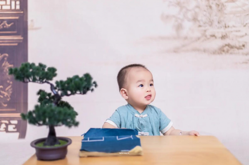 克拉玛依怀孕肚子中间凹两边凸